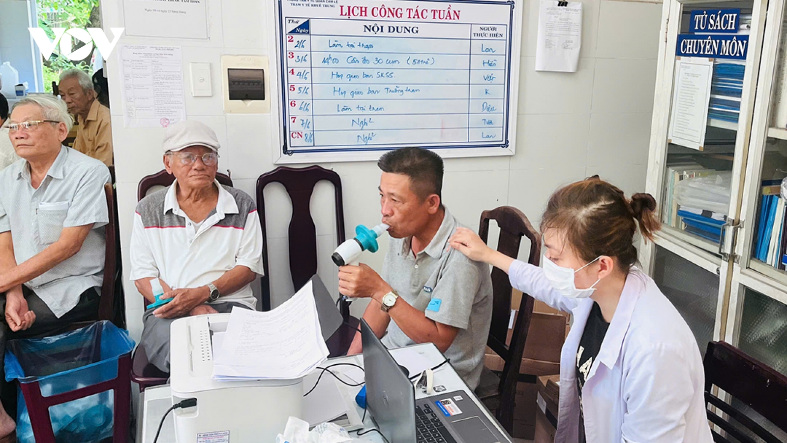 Đà Nẵng: Khám sàng lọc bệnh phổi tắc nghẽn mãn tính cho hơn 1.200 người